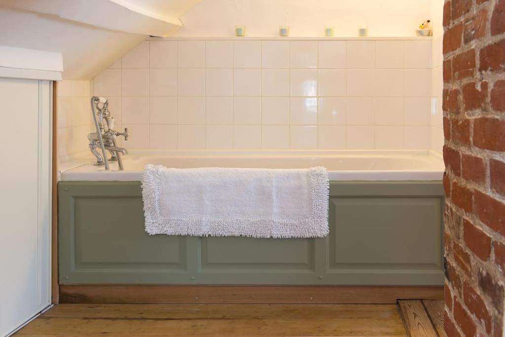 Wren Cottage, A Very Cosy Historic Coastal Cottage In A Pretty Little Village Wickham Market Buitenkant foto
